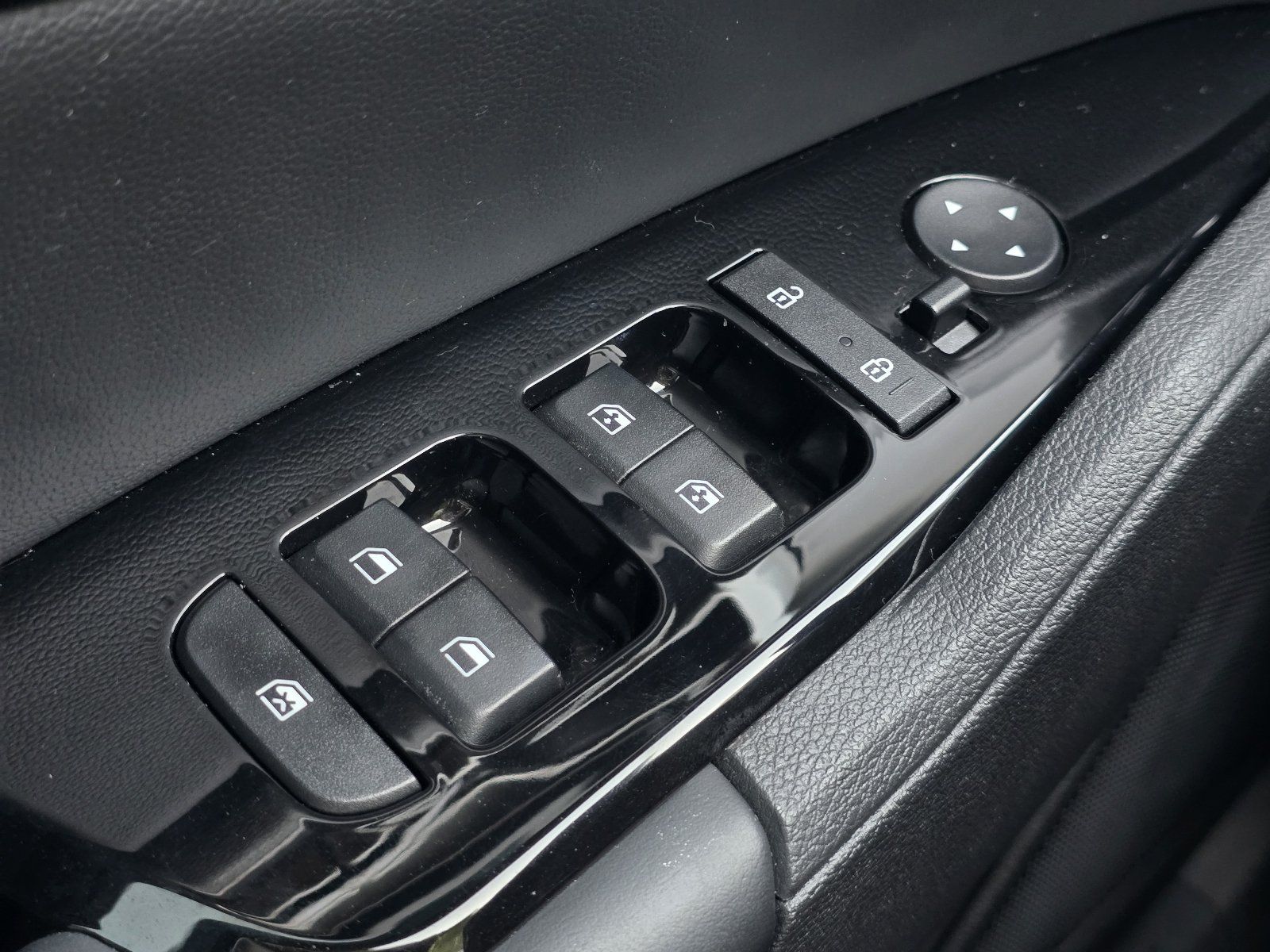Used 2023 Kia Sportage EX FWD image 23
