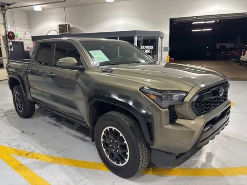 Used 2024 Toyota Tacoma TRD Off-Road w/ TRD Off Road Upgrade Package image 4