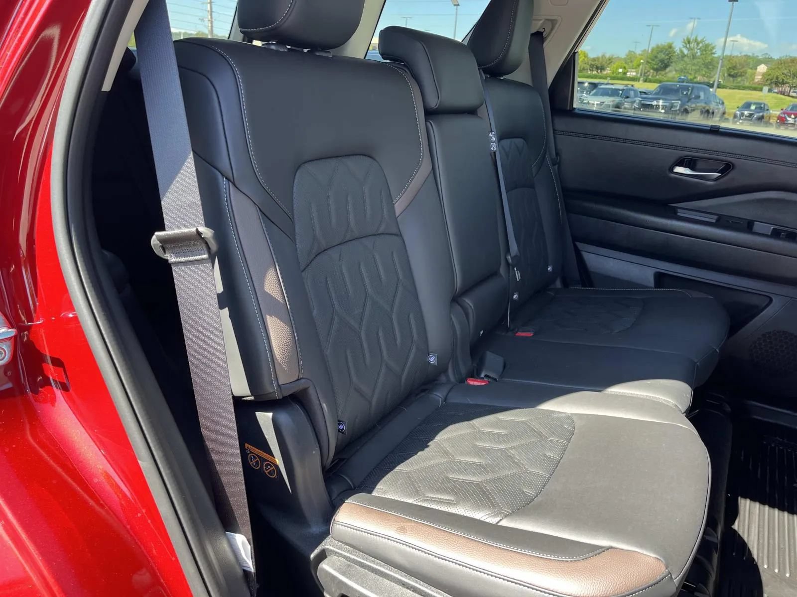 Used 2026 Nissan Pathfinder Platinum w/ Cargo Package AWD/4WD image 25