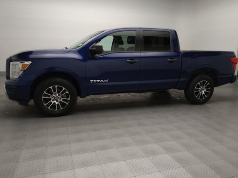Used 2022 Nissan Titan SV image 2