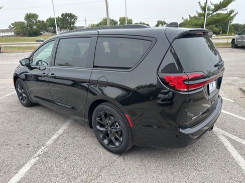 New 2026 Chrysler Pacifica Limited w/ S Appearance Package image 23