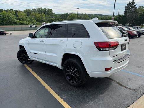 Used 2020 Jeep Grand Cherokee Altitude AWD/4WD image 4