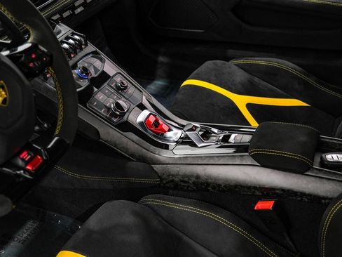 Used 2018 Lamborghini Huracan Performante image 24