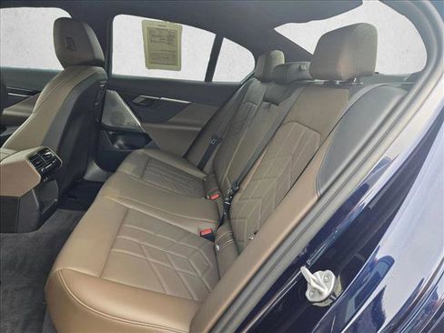 Used 2026 BMW i5 eDrive40 w/ Premium Package image 16