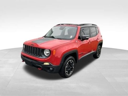 Used 2016 Jeep Renegade Trailhawk w/ Premium Trailhawk Package AWD/4WD image 3