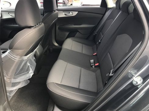 New 2024 Kia Forte LXS w/ LXS Technology Package image 17