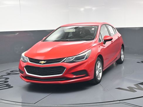 Used 2018 Chevrolet Cruze LT w/ Convenience Package FWD image 11