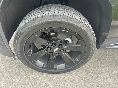 Used 2018 Cadillac Escalade Premium Luxury RWD image 23