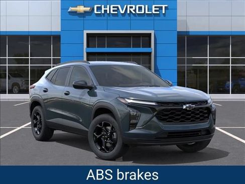New 2026 Chevrolet Trax LT w/ Driver Confidence Package FWD image 8