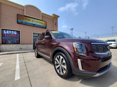 Used 2020 Kia Telluride S w/ S 8 Passenger Seating Package FWD image 2