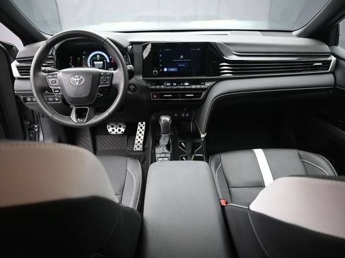 Used 2025 Toyota Camry SE FWD image 21