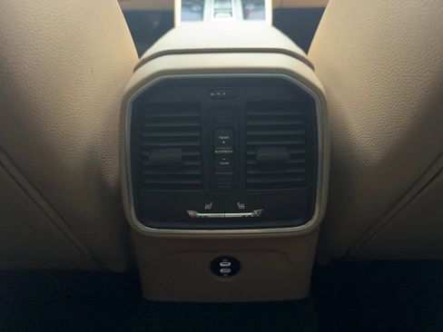Used 2022 Porsche Macan AWD/4WD image 35