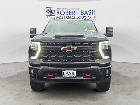 Used 2025 Chevrolet Silverado 2500 ZR2 w/ Technology Package image 8