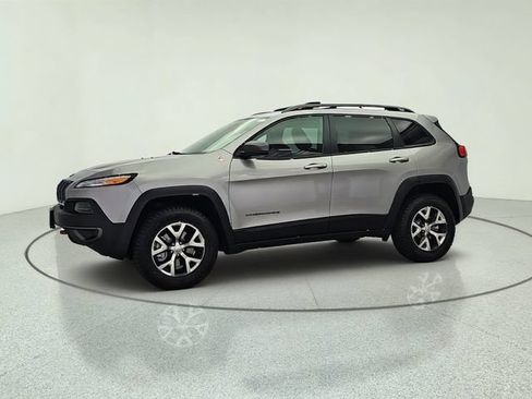Used 2016 Jeep Cherokee Trailhawk w/ Comfort/Convenience Group AWD/4WD image 3