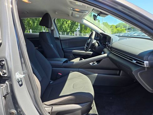 Used 2025 Hyundai Elantra Hybrid FWD image 11
