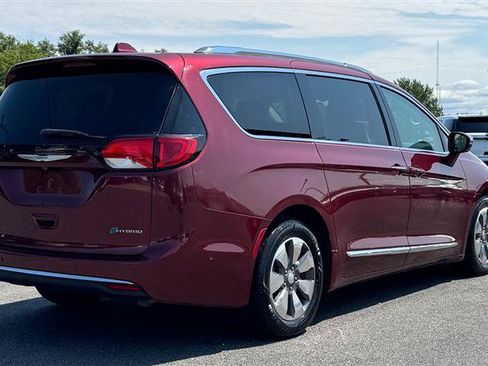 Used 2018 Chrysler Pacifica Limited w/ Advanced Safetytec Group FWD image 5