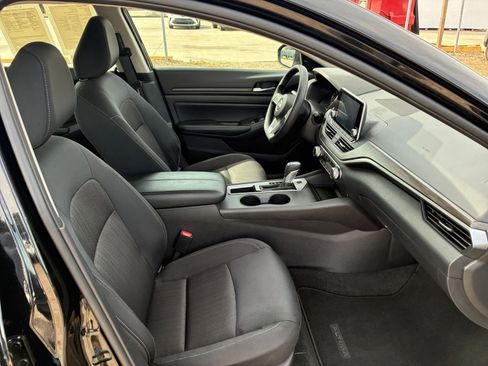 Used 2025 Nissan Altima 2.5 SV FWD image 32