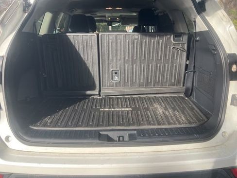 Used 2023 Toyota Highlander XLE image 15