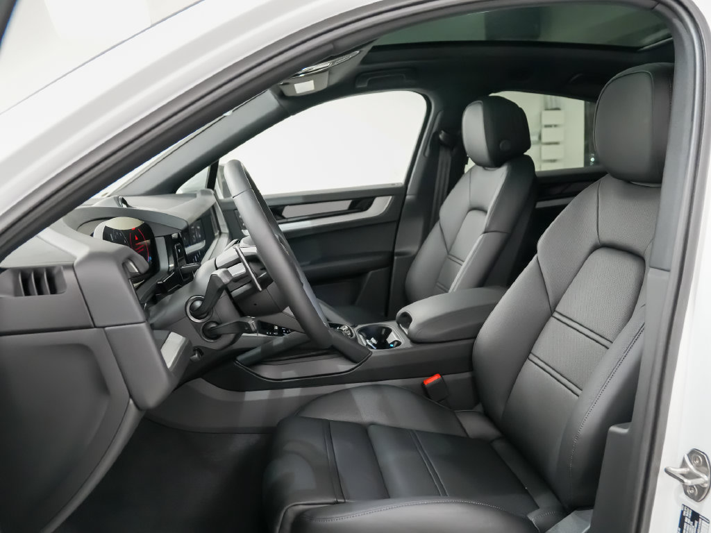 Certified 2026 Porsche Cayenne Coupe AWD/4WD image 5
