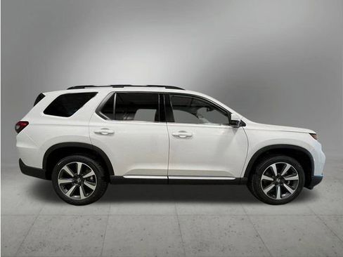 New 2025 Honda Pilot Touring image 8