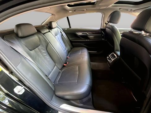 Used 2018 BMW 740i RWD image 20