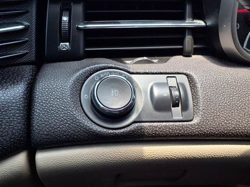 Used 2015 Chevrolet Malibu LT w/ Leather Package FWD image 8
