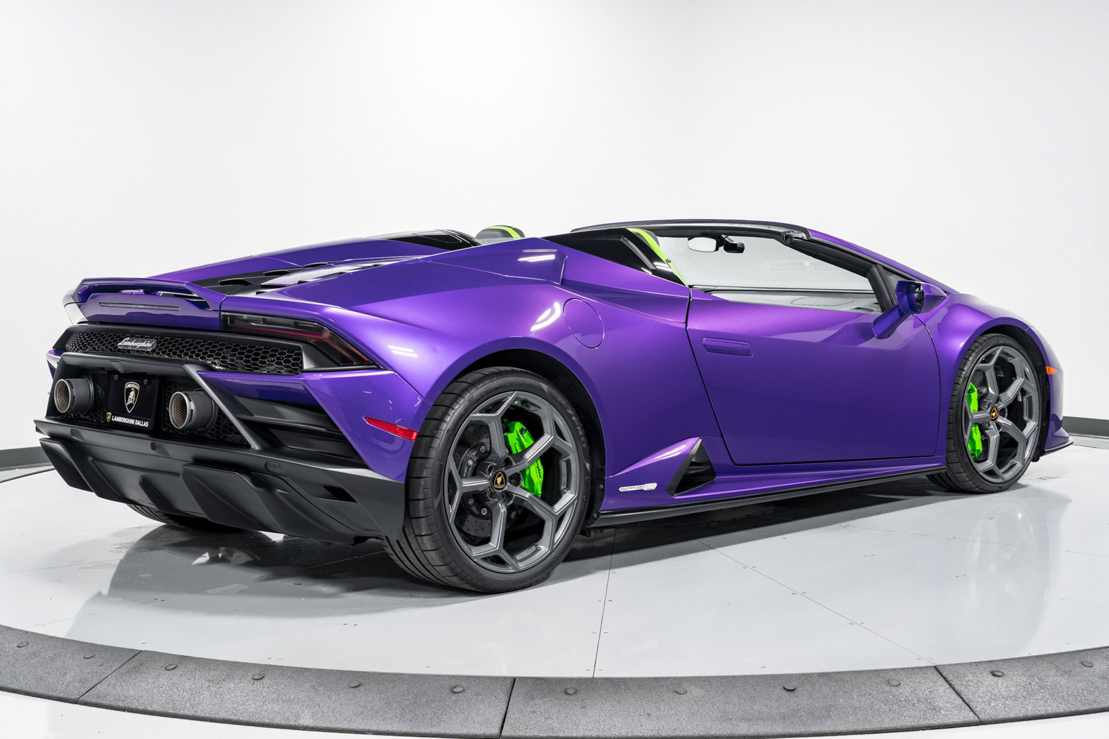 Used 2023 Lamborghini Huracan EVO RWD image 3