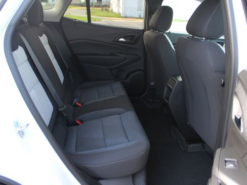 Used 2025 Chevrolet Trax LS w/ LS Convenience Package image 39