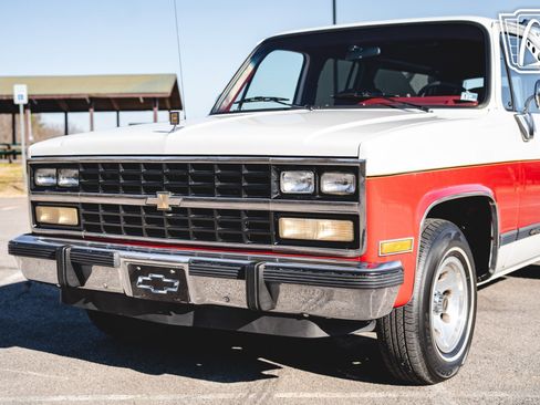 Used 1991 Chevrolet Suburban 2WD image 27