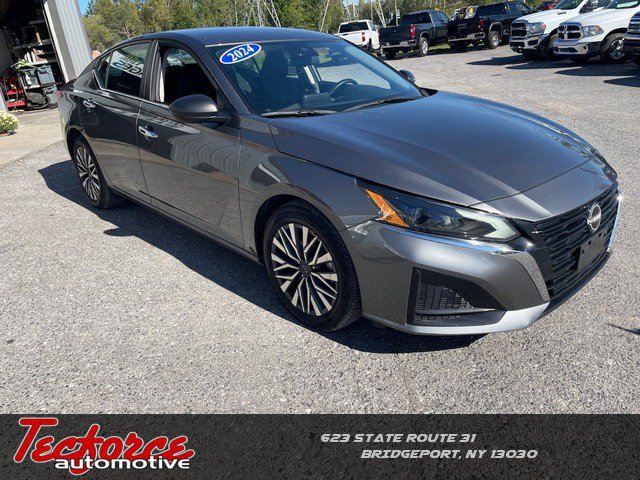Used 2024 Nissan Altima 2.5 SV FWD image 1