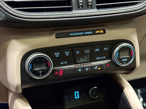 Used 2020 Ford Escape Titanium image 18