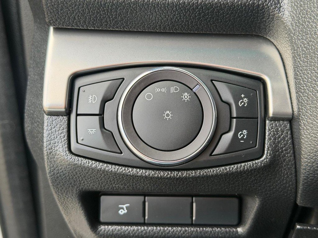 Used 2018 Ford Explorer XLT w/ Equipment Group 201A AWD/4WD image 31
