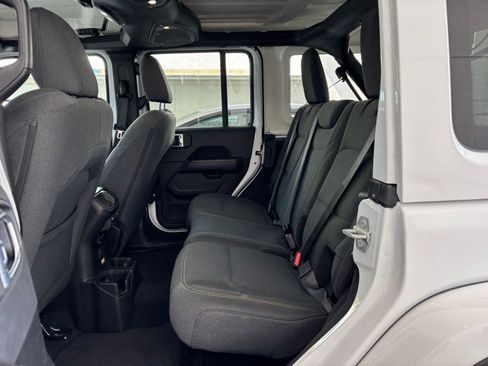 Used 2025 Jeep Wrangler Sahara AWD/4WD image 25