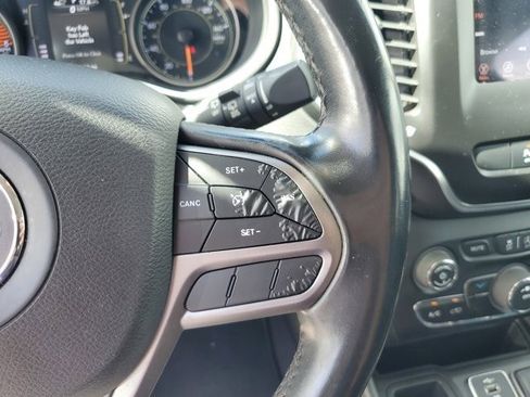 Certified 2019 Jeep Cherokee Latitude Plus image 30