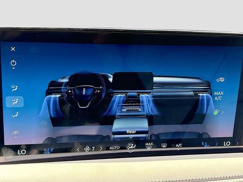 Used 2025 Lincoln Aviator Reserve w/ Equipment Group 201A AWD/4WD image 16