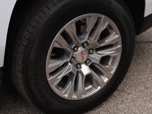 Used 2025 GMC Yukon XL Denali AWD/4WD image 42