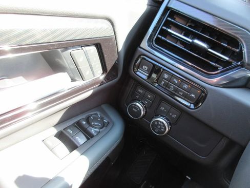New 2026 GMC Yukon AT4 w/ AT4 Premium Package AWD/4WD image 16