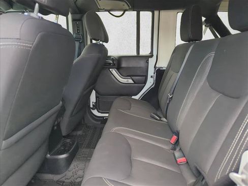 Used 2015 Jeep Wrangler Unlimited Rubicon w/ Connectivity Group AWD/4WD image 18