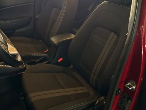 Used 2022 Hyundai Venue SEL w/ Cargo Package FWD image 6