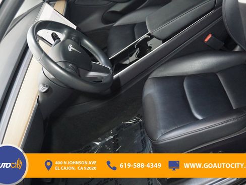Used 2019 Tesla Model 3 Standard Range image 9
