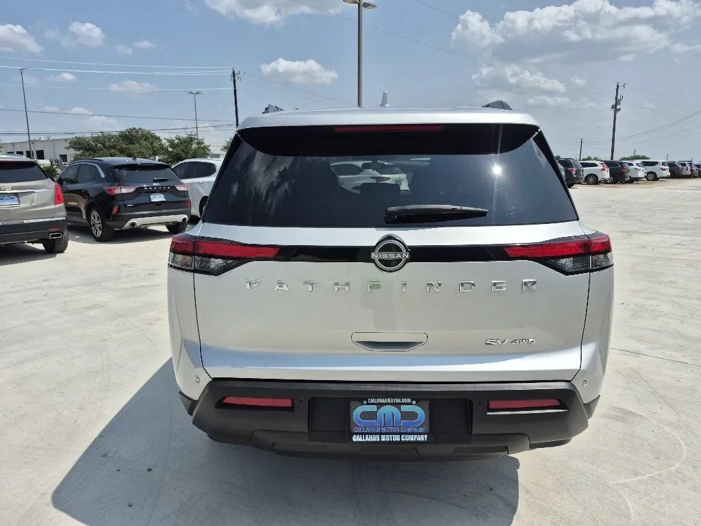 Used 2022 Nissan Pathfinder SV AWD/4WD image 7