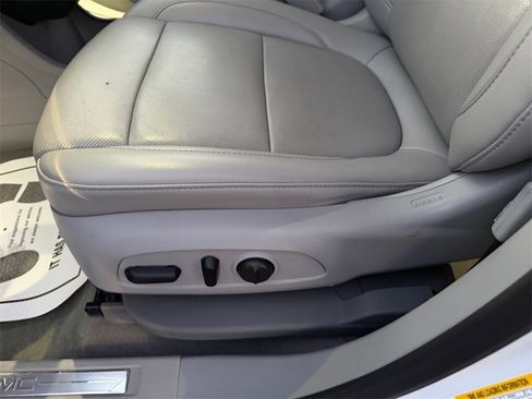 Certified 2023 GMC Acadia SLT image 13