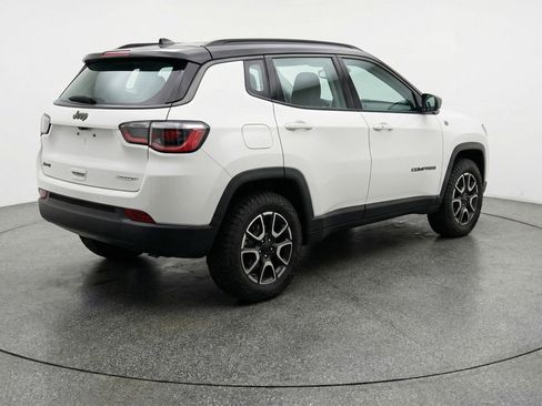 Used 2025 Jeep Compass Trailhawk AWD/4WD image 9