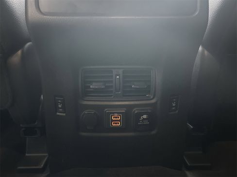 Used 2020 Nissan Titan PRO-4X w/ Pro-4x Convenience Package image 40