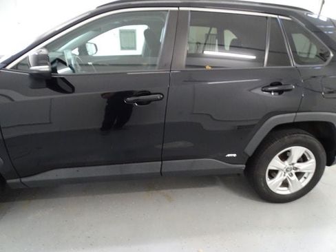 Used 2021 Toyota RAV4 XLE w/ Convenience Package AWD/4WD image 19