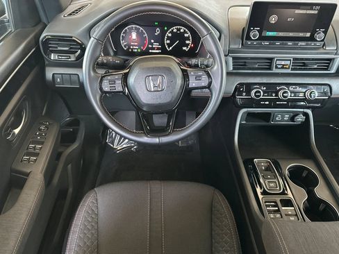Used 2025 Honda Pilot Sport image 15