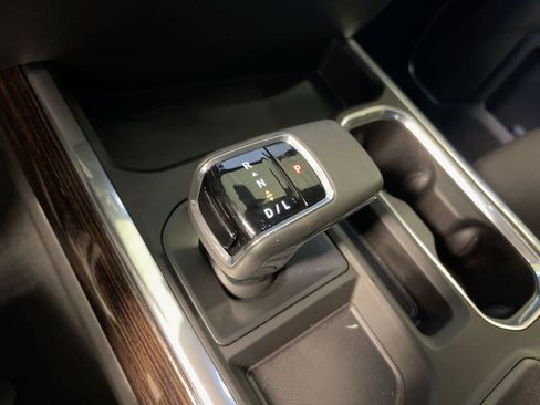 Certified 2025 GMC Sierra 1500 Elevation w/ Preferred Package image 16