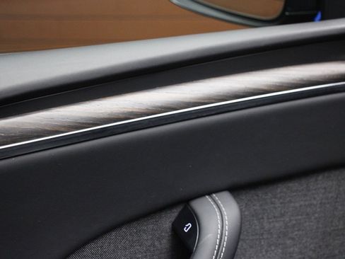 Used 2022 Tesla Model X image 47