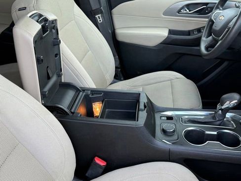 Used 2022 Chevrolet Traverse LS FWD image 14