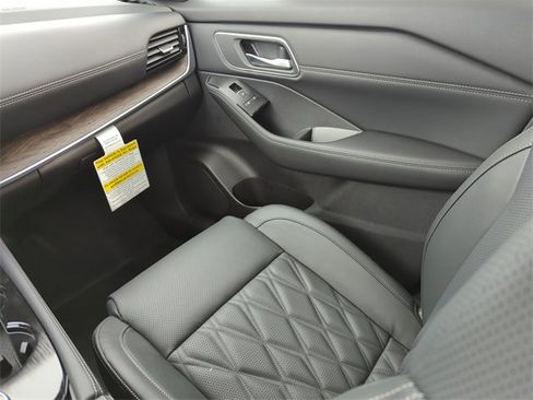 New 2026 Nissan Rogue Platinum image 22